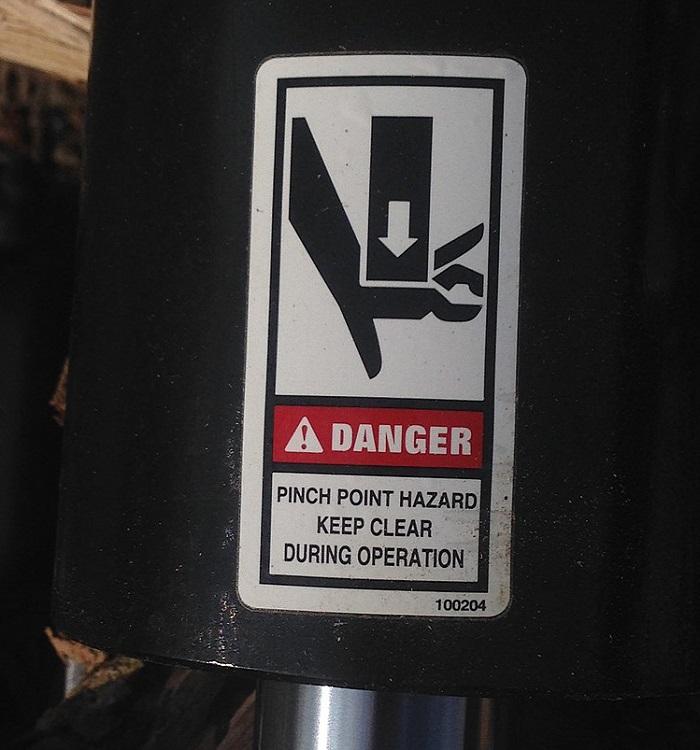 Danger_Pinch_Point_Hazard_sign